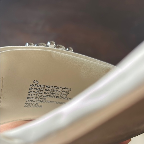 a new day Cream Sandals with Elegant Rhinestone Detail Sz 9.5 - Picture 5 of 11